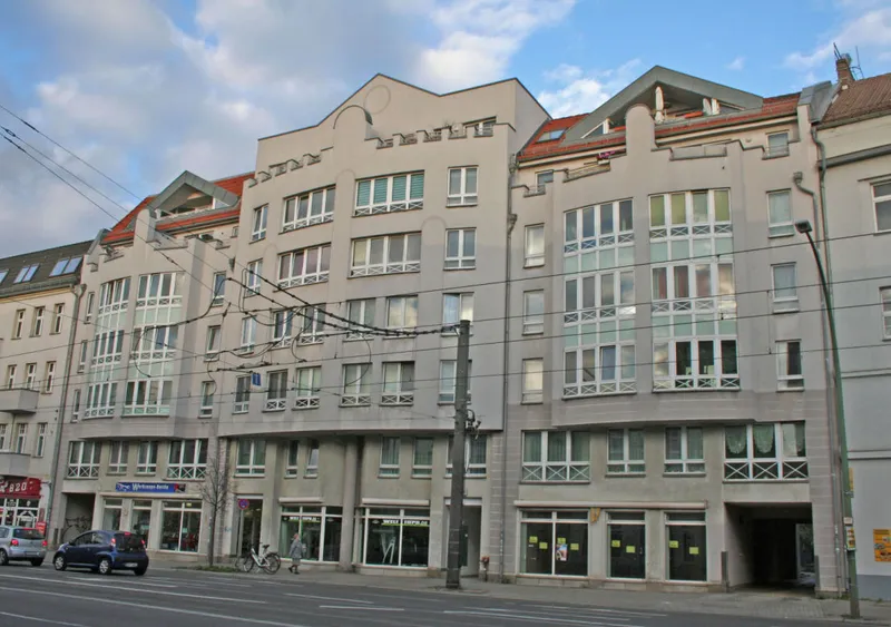 frisch gestrichene 2-Zimmer-Wohnung mit EBK in Berlin-Weißensee zu vermieten — photo 1